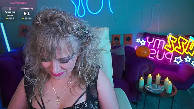 CandyLadyyy online show from October 30, 9:59 pm