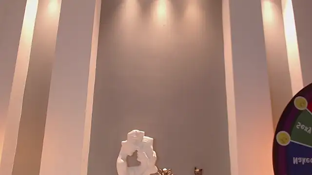 Snapshot of milu_w4llace chatting on October 3, 12:40 am milu w4llace online show from October 3, 12:40 am