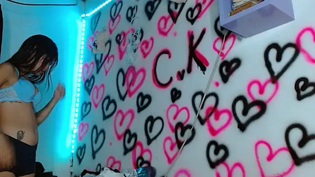 Snapshot of kityy_playful chatting on November 12, 6:25 am kityy playful online show from November 12, 6:25 am