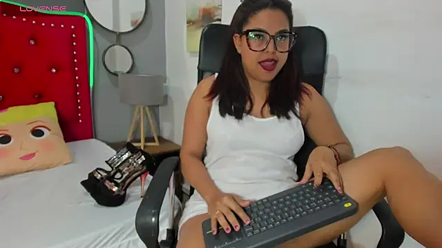 Mehlany Moretz online show from March 13, 10:54 pm