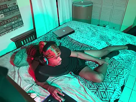 Snapshot of anthonyroth chatting on March 13, 11:49 pm anthonyroth online show from March 13, 11:49 pm