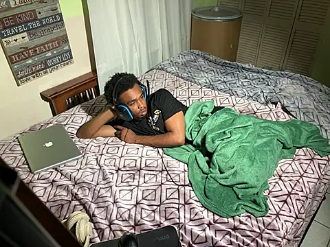 Snapshot of anthonyroth chatting on March 19, 5:52 am anthonyroth online show from March 19, 5:52 am