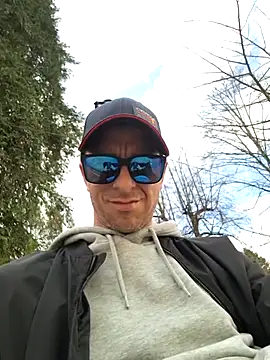 Snapshot of svenpfeifer chatting on March 12, 12:15 pm svenpfeifer online show from March 12, 12:15 pm