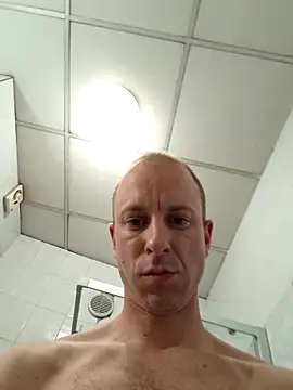 Snapshot of svenpfeifer chatting on March 17, 12:19 am svenpfeifer online show from March 17, 12:19 am