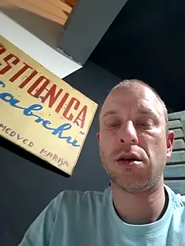 Snapshot of svenpfeifer chatting on March 21, 11:34 pm svenpfeifer online show from March 21, 11:34 pm