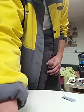 Snapshot of svenpfeifer chatting on December 14, 4:01 pm svenpfeifer online show from December 14, 4:01 pm