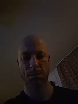 Snapshot of svenpfeifer chatting on December 16, 1:10 am svenpfeifer online show from December 16, 1:10 am