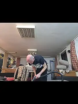 Snapshot of svenpfeifer chatting on December 18, 6:36 pm svenpfeifer online show from December 18, 6:36 pm