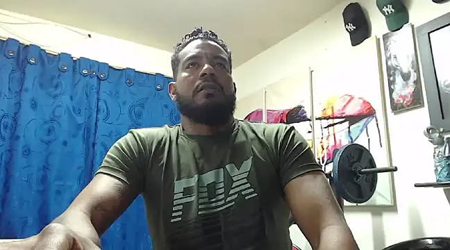 BladeFoxxx1 online show from March 12, 7:02 am