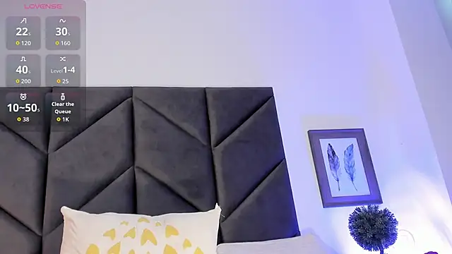 Snapshot of Kendallross28 chatting on October 22, 1:33 pm Kendallross28 online show from October 22, 1:33 pm