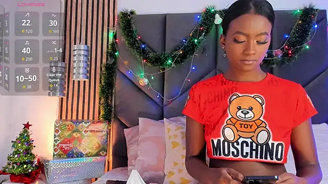 Snapshot of Kendallross28 chatting on December 4, 3:32 pm Kendallross28 online show from December 4, 3:32 pm