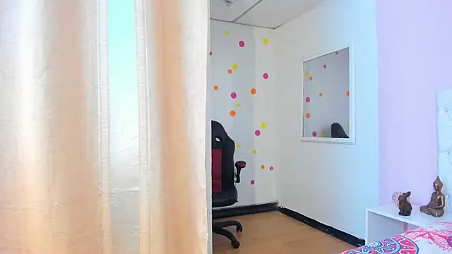 Snapshot of Zaira_Angel chatting on November 28, 3:31 am Zaira Angel online show from November 28, 3:31 am