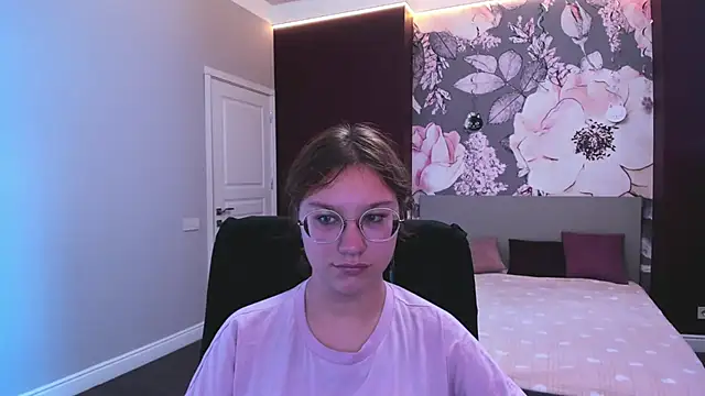 AngelinaLow online show from September 18, 11:23 am