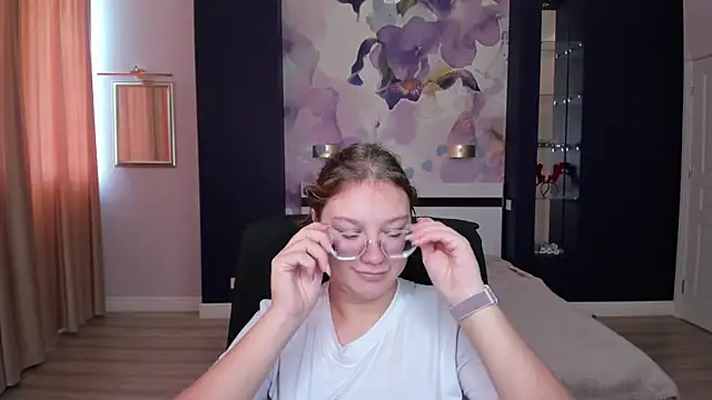 AngelinaLow online show from September 25, 11:36 am