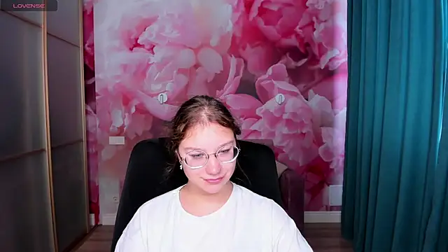 AngelinaLow online show from October 1, 11:27 am