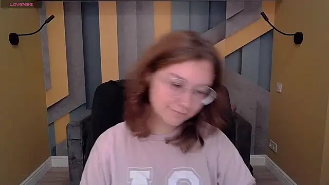 AngelinaLow online show from November 16, 6:41 am