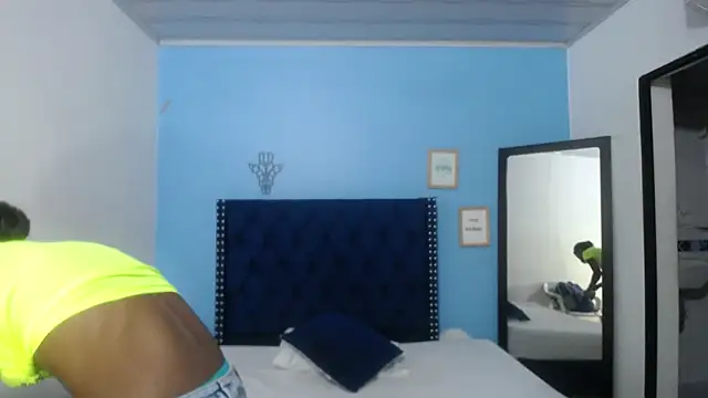 Snapshot of goldenn_ass1 chatting on December 1, 11:43 pm goldenn ass1 online show from December 1, 11:43 pm