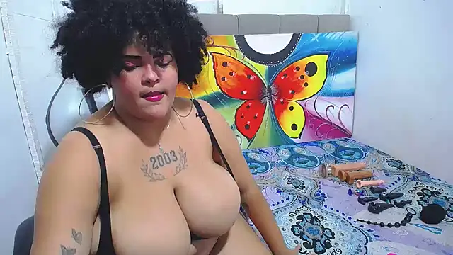 Snapshot of latina_bigboos25 chatting on September 11, 2:33 am latina bigboos25 online show from September 11, 2:33 am