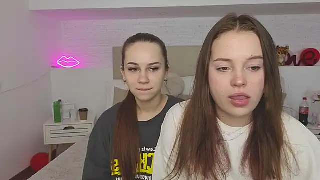 Cute kitty- online show from September 9, 9:36 pm