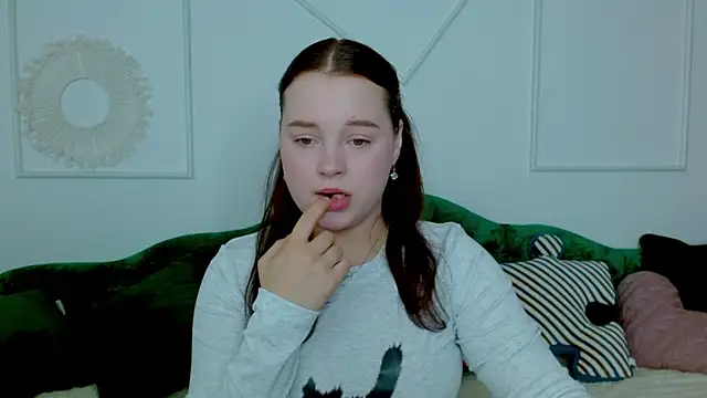 Cute kitty- online show from October 16, 8:10 pm