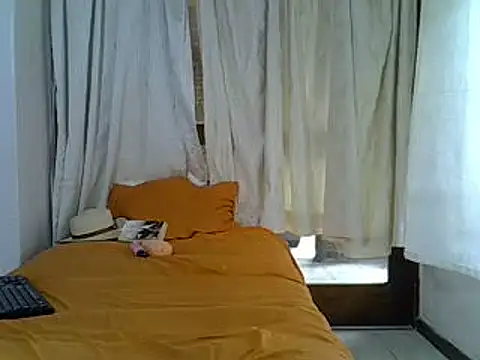 DevineChic online show from March 17, 1:29 pm