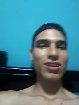 Snapshot of Saul_yei chatting on March 15, 3:18 am Saul yei online show from March 15, 3:18 am