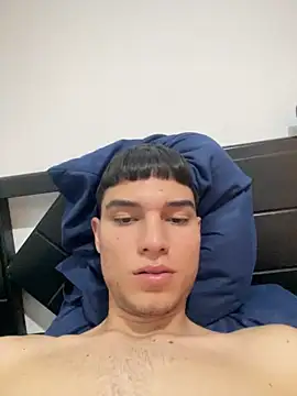 Snapshot of Saul_yei chatting on October 16, 8:10 pm Saul yei online show from October 16, 8:10 pm