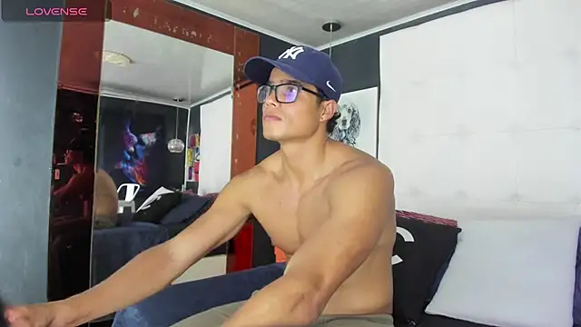 Christian Musclet4 online show from March 21, 11:12 pm