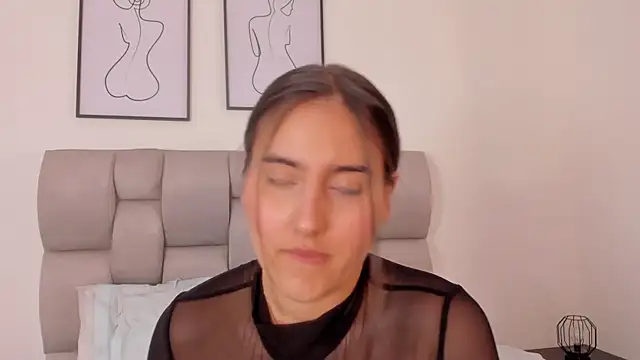 Hanna Evans   online show from September 14, 3:55 pm