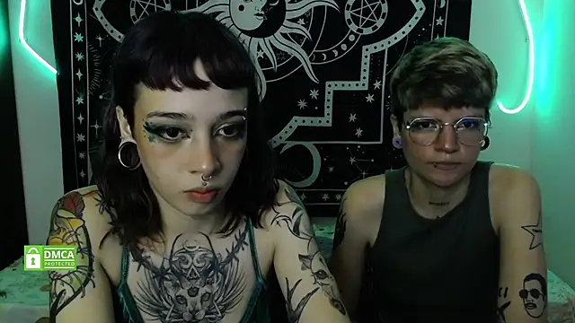 lovelockedlips online show from March 18, 2:47 am