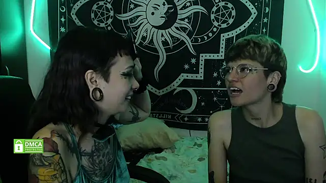 lovelockedlips online show from March 18, 5:52 am