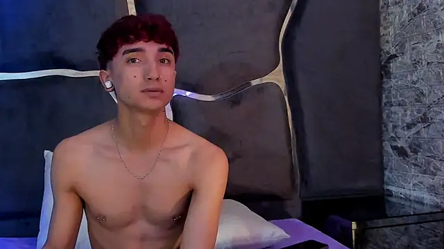 LauryAndNarem69 online show from March 22, 3:09 pm