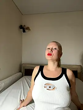 Nikusia online show from October 9, 1:42 pm