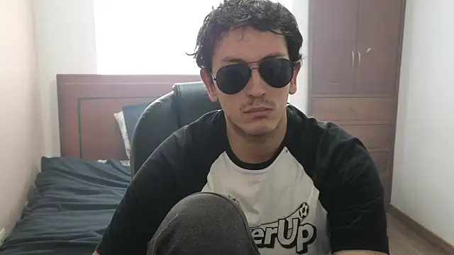 Snapshot of hardaftercum chatting on March 18, 1:31 pm hardaftercum online show from March 18, 1:31 pm