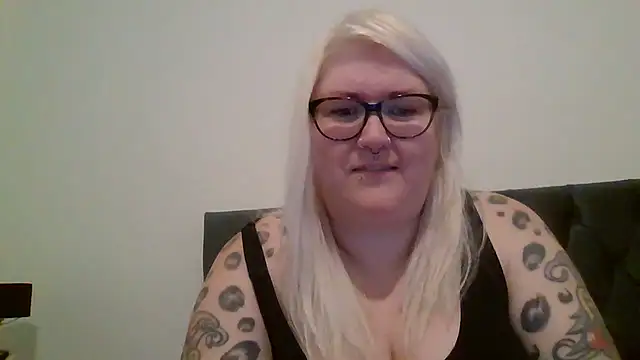 Snapshot of Sizzling_Indie36 chatting on March 18, 10:15 pm Sizzling Indie36 online show from March 18, 10:15 pm