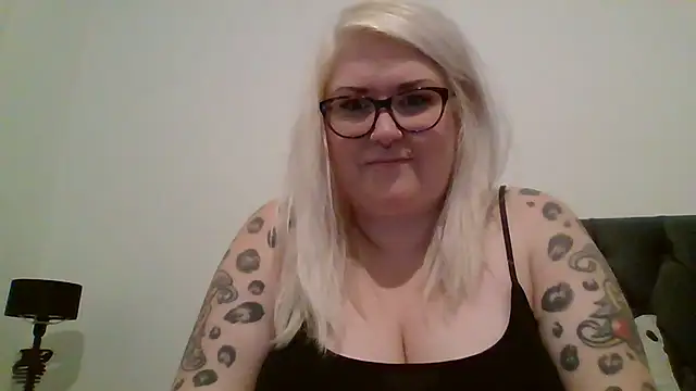 Snapshot of Sizzling_Indie36 chatting on March 19, 10:09 pm Sizzling Indie36 online show from March 19, 10:09 pm