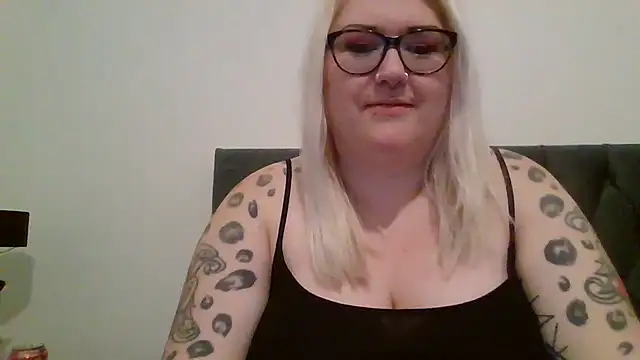 Snapshot of Sizzling_Indie36 chatting on March 20, 11:23 pm Sizzling Indie36 online show from March 20, 11:23 pm