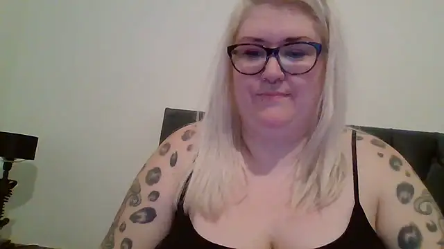 Snapshot of Sizzling_Indie36 chatting on March 21, 11:34 pm Sizzling Indie36 online show from March 21, 11:34 pm