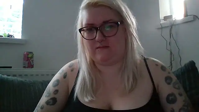 Snapshot of Sizzling_Indie36 chatting on March 22, 5:52 pm Sizzling Indie36 online show from March 22, 5:52 pm