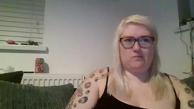 Snapshot of Sizzling_Indie36 chatting on March 22, 10:48 pm Sizzling Indie36 online show from March 22, 10:48 pm