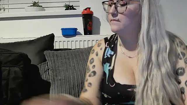 Snapshot of Sizzling_Indie36 chatting on September 8, 11:37 pm Sizzling Indie36 online show from September 8, 11:37 pm