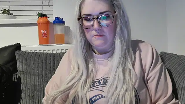 Snapshot of Sizzling_Indie36 chatting on September 13, 12:54 am Sizzling Indie36 online show from September 13, 12:54 am