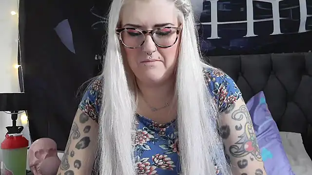 Snapshot of Sizzling_Indie36 chatting on September 13, 4:18 pm Sizzling Indie36 online show from September 13, 4:18 pm