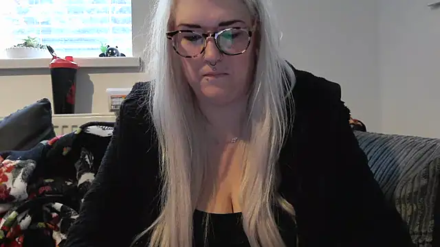 Snapshot of Sizzling_Indie36 chatting on September 14, 11:20 am Sizzling Indie36 online show from September 14, 11:20 am