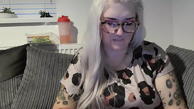 Snapshot of Sizzling_Indie36 chatting on September 16, 6:31 pm Sizzling Indie36 online show from September 16, 6:31 pm