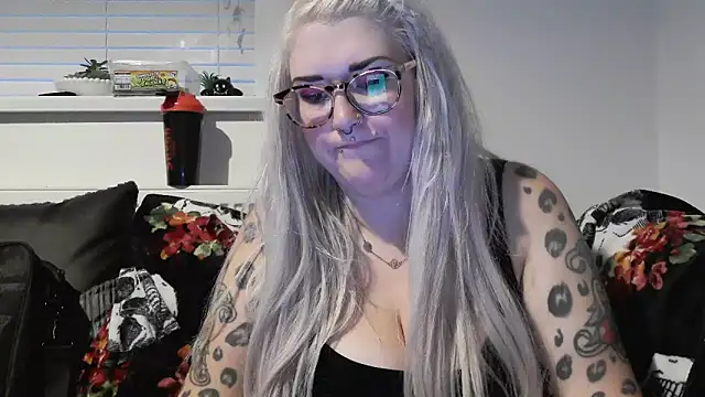 Snapshot of Sizzling_Indie36 chatting on September 17, 6:09 pm Sizzling Indie36 online show from September 17, 6:09 pm