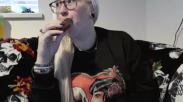 Snapshot of Sizzling_Indie36 chatting on September 18, 8:38 am Sizzling Indie36 online show from September 18, 8:38 am