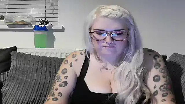 Snapshot of Sizzling_Indie36 chatting on September 18, 8:44 pm Sizzling Indie36 online show from September 18, 8:44 pm