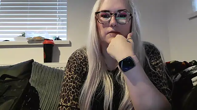 Snapshot of Sizzling_Indie36 chatting on September 19, 5:24 pm Sizzling Indie36 online show from September 19, 5:24 pm