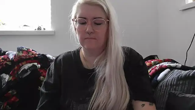 Snapshot of Sizzling_Indie36 chatting on September 25, 9:24 am Sizzling Indie36 online show from September 25, 9:24 am